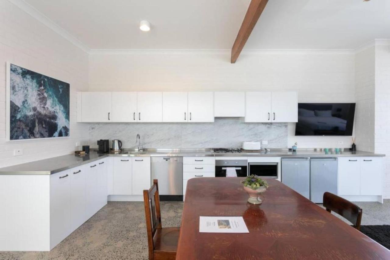 Upscale Cliffside Studio With Ocean Views North Bondi Sydney Exterior foto